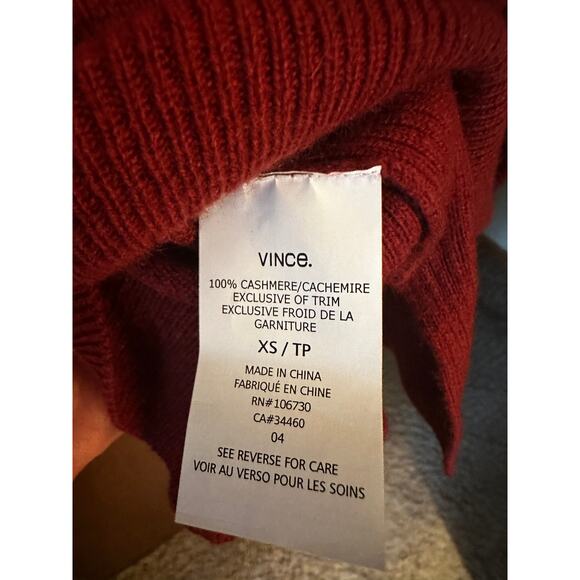 VINCE RUST CASHMERE PULL OVER SWEATER W/SIDE SLITS; SIZE XS - Picture 3 of 3